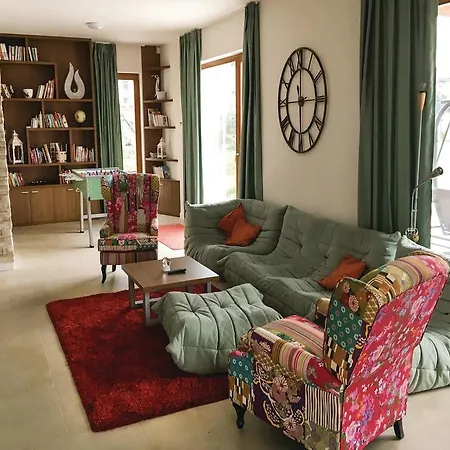 Three-bedroom Holiday In
